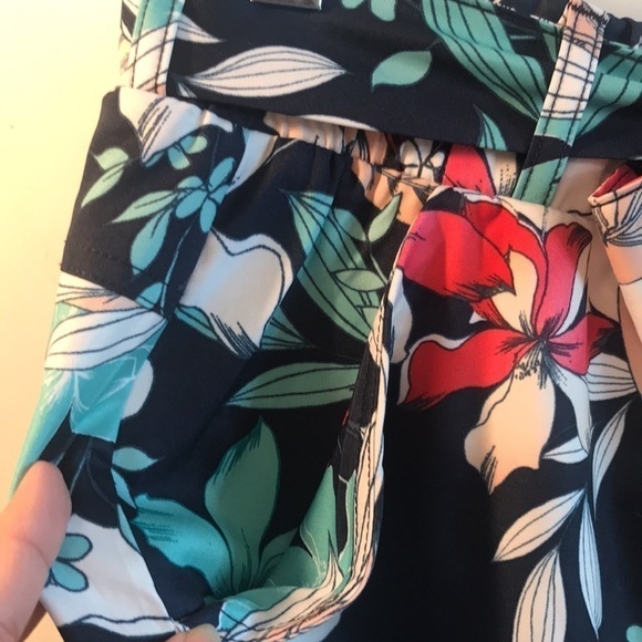 NWT St. John’s Bay Tropical Floral Skort - Picture 2 of 12